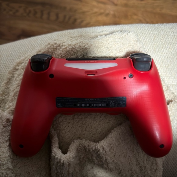 Red Wireless PS4 Controller - Picture 2 of 2